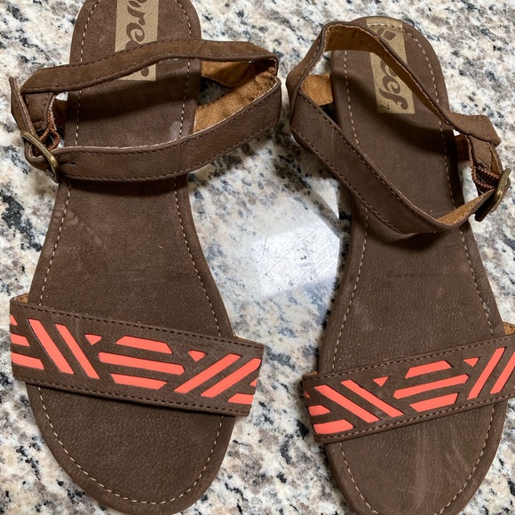 reef strappy sandals